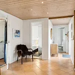Lenaya - 1km From The Sea By Interhome